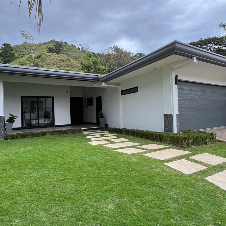 Casa Palma Herradura 4-Bedroom House for sale. Real Estate