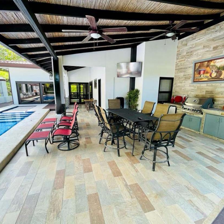Casa Palma Herradura 4-Bedroom House for sale. Real Estate