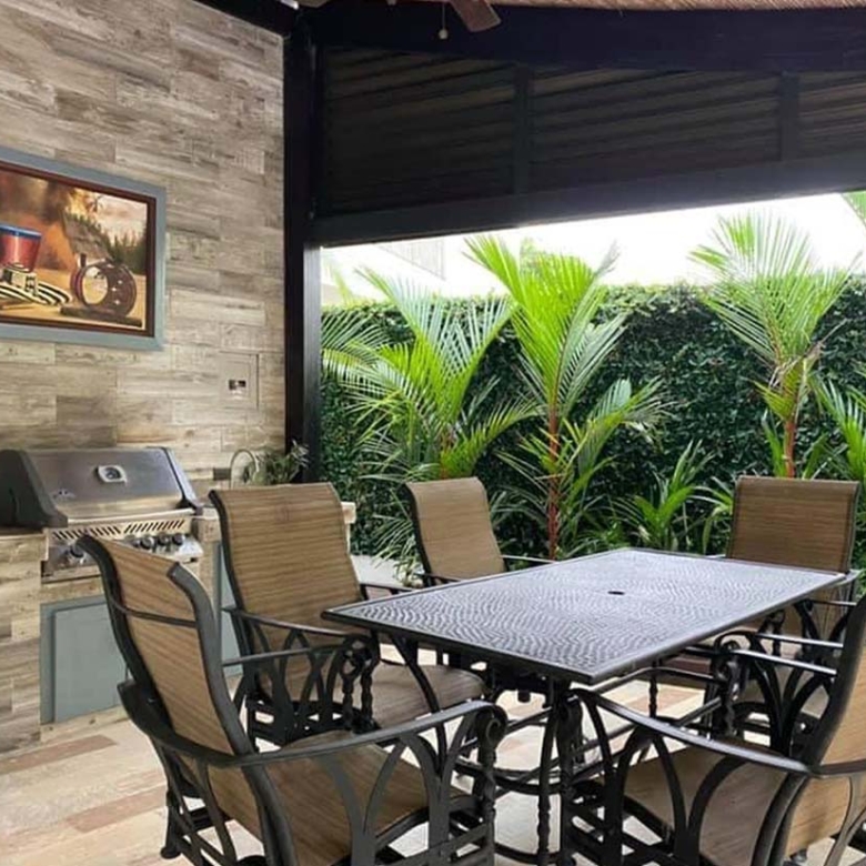 Casa Palma Herradura 4-Bedroom House for sale. Real Estate